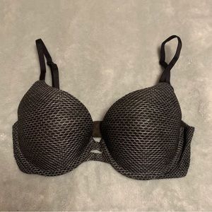 Victoria’s Secret size 32D push up bra